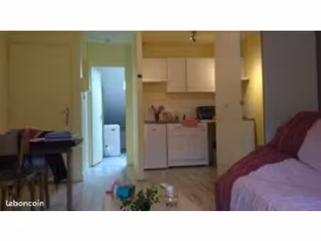 studio bon état bien isolé