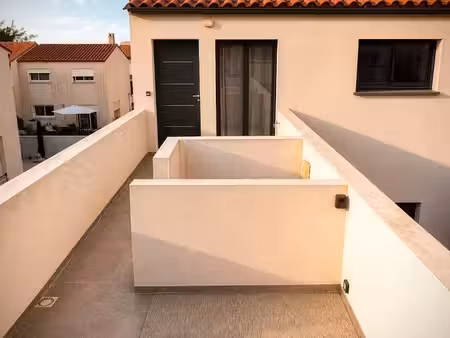 appartement f3 + terrasse + place de parking