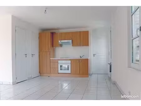 studio 30 2m2 secteur magny en vexin; dispo le 31 août