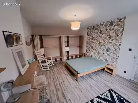 ? f2 meublé 43 m² refait à neuf + garage privé – tout compris – proche facs & tram