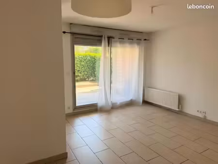 t2 45 m² + terrasse/jardin 45 m² + cave + garage