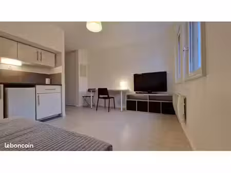 loue studio meublé + parking