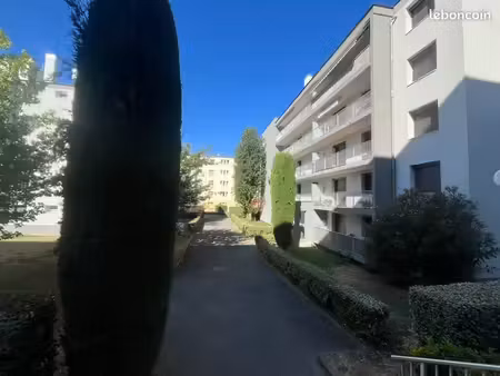 appartement t2 49m2 très bon état + place de parking
