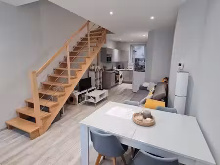 a louer jolie petite maison f3 proche du centre ville  rénovée à neuf. ( bien rare et conv