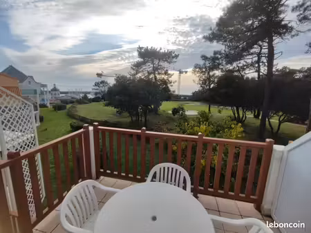 location à l'année sans coupure estivale studio duplex 35m2 vue mer et golf