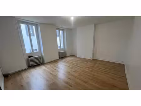 location appartement 3 pièces à blaye (33390)  756 €
