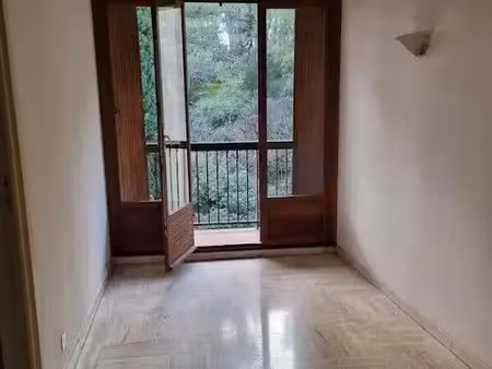 location appartement 2 pièces 75 m² à aix-en-provence (13090)  1 050 €