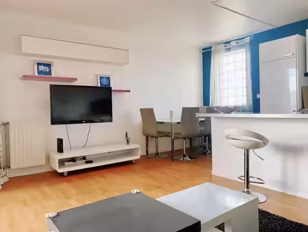 location meublée appartement 2 pièces 50 m² à courbevoie (92400)  1 500 €
