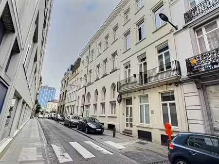 bel appartement 3 chambres meublé de ± 108 m² avec terrasse