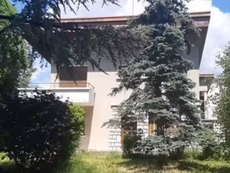 belle maison avec 2 appartements