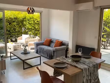 appartement 2 pièces moderne tout équipé  place de parking  résidence sécurisée