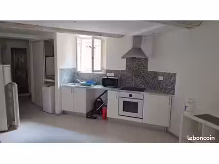 location grand studio meublé 32 m2