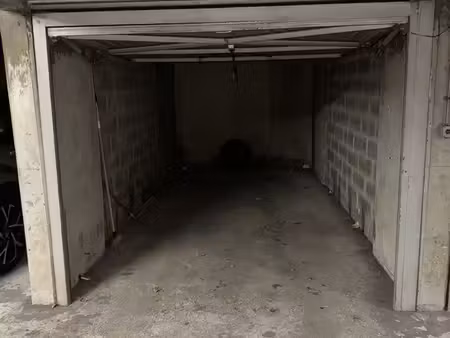 place de parking immeuble gardien et sécurisé - quartier bac