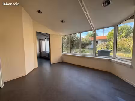luçon centre – appartement 80 m² avec jardin  cave et dépendance