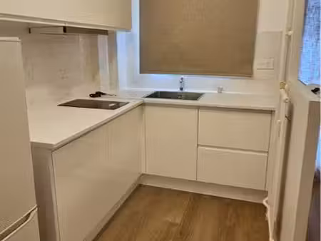 grand studio meublé avec balcon