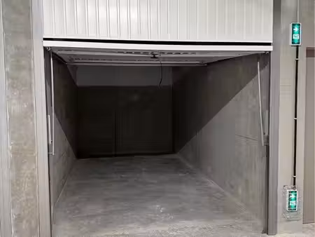 garage/ box/ garde meuble de environ 13m2