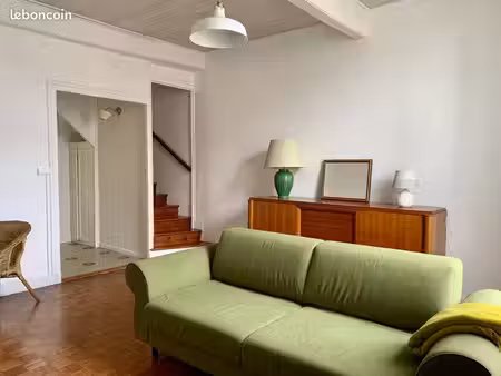 charmante maison meublée avec terrasse en plein cœur du bourg
