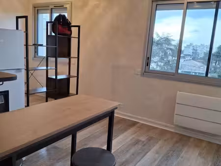 location appartement 1 pièce 23 m² à bordeaux (33000)  585 €
