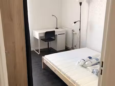 location meublée appartement 5 pièces 96 m² à creteil (94000)  530 €
