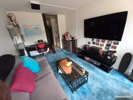 location studio meublé