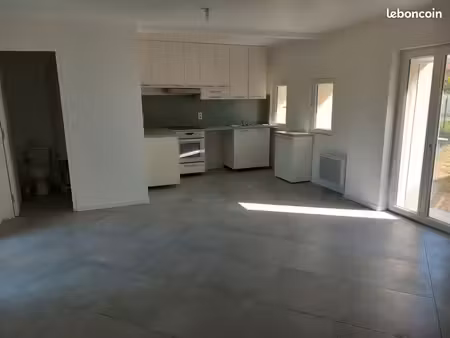 a louer - maison 3 chambres avec parking et jardin