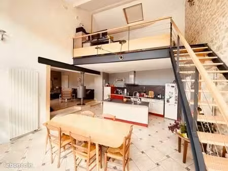 une maison de charme  entre pierre et nature