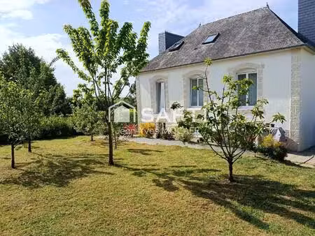plonevez du faou (29530) ; propriété de caractère proche du centre bourg
