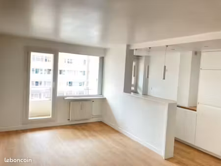 appartement refait a neuf 44m2 avec grand balcon