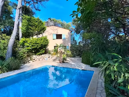 belle villa provençale avec piscine - location non meublée