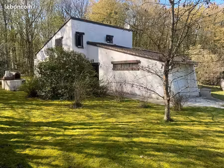 maison atypique au calme  proche de la ville et des commodités   idéale pour y vivre ou y 