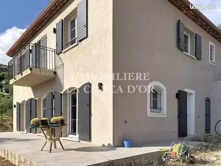 villa 5 pièces 147 m²