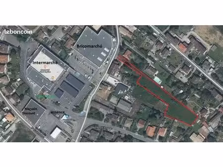 terrain constructible de 2950m2 à aiguillon