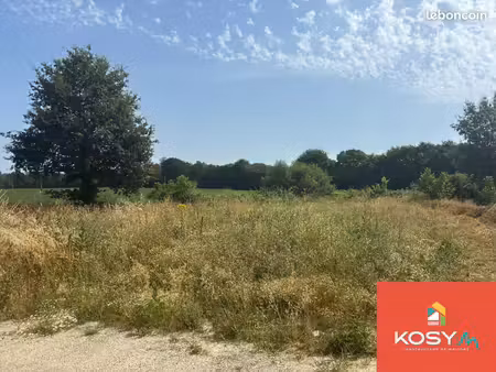 terrain à bâtir de 615 m² à le lion-d'angers (49)