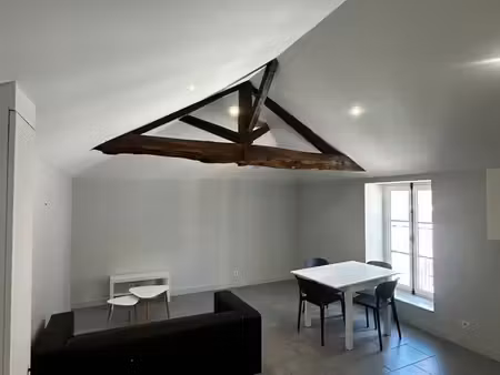 location - appartement 40m2 hyper-centre laval