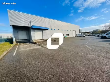 local logistique 2 337 m²