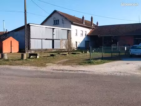 particulier vends maison familiale située dans un environnement calme