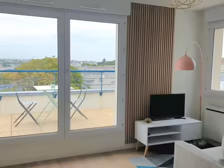 très joli studio meublé (30 m²) + magnifique terrasse (21 m²) + parking - dispo fin août