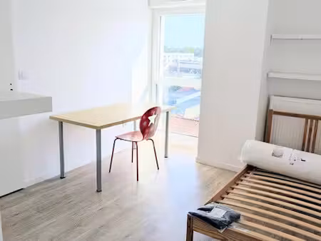 location meublée appartement 1 pièce 13 m² à lille (59000)  450 €