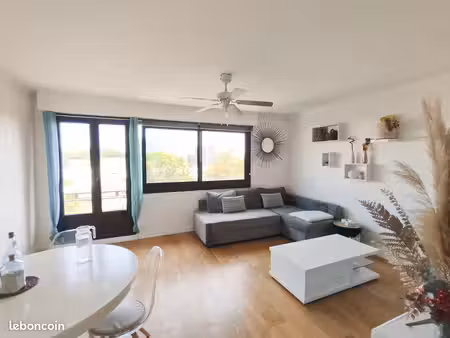 t3 rénové 57 m² – centre-ville – dernier étage – plein sud