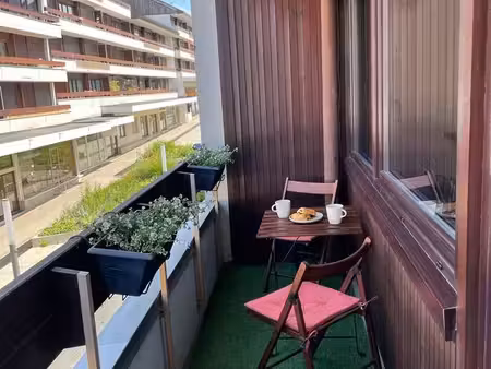 t2 meublé 47 m² – balcon – vue basilique saint-remi – 800 cc – reims