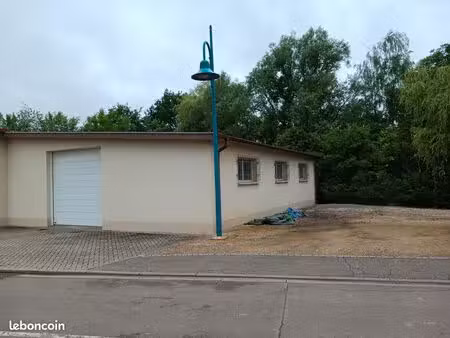 a louer dépôt / entrepôt de 132m2 avec terrain