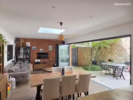 maison 120m² avec 3 chambres et 1 bureau  extérieur avec abri vélos et 2 stationnements vo