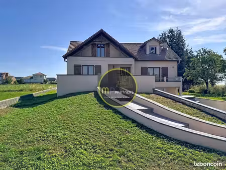maison traditionnelle  beau jardin et 4 chambres