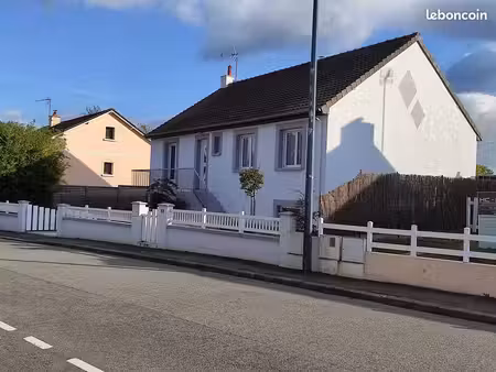 pavillon 6 pièces de 110 m² au bourny à laval