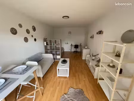 à louer – joli studio meublé 32 m² avec terrasse et jardinet – résidence calme