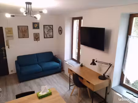 studio meublé 19m2 secteur place des vosges  hôpital central  maternité