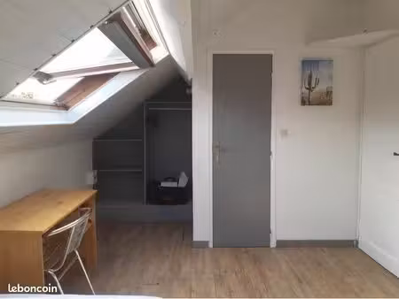 appartement meublé en soupente  calme et idéalement situé à deux pas de la faculté de droi