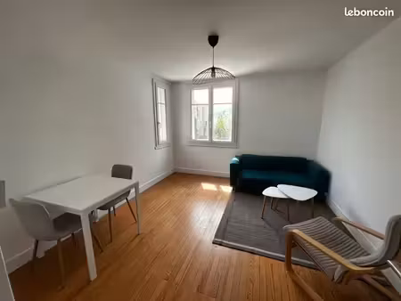 t2 de 42m² traversant avec balcon - clinique mutualiste