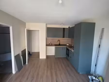 appartement t2 meublé  balcon et place de parking