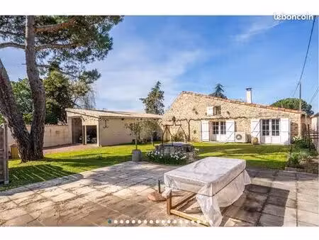 propriété de 185m2 habitable avec 140m2 de dépendances sur un terrain de 1050m2